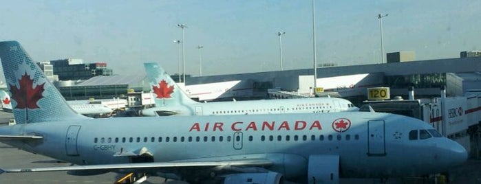 Toronto Pearson Uluslararası Havalimanı (YYZ) is one of Toronto City Guide #4sqCities.