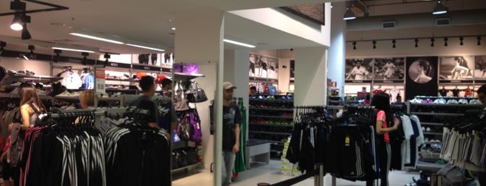 Adidas Outlet is one of Taiani'nin Beğendiği Mekanlar.