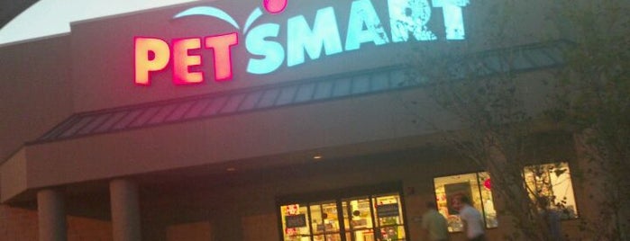 PetSmart is one of Tempat yang Disukai Matt.