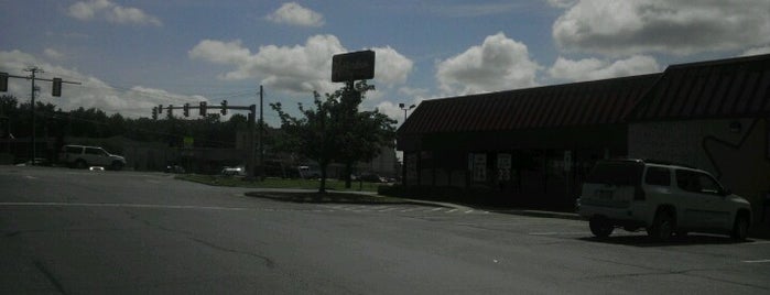 Hardee's is one of Lugares favoritos de DaByrdman33.