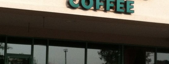 Starbucks is one of Alyssa : понравившиеся места.