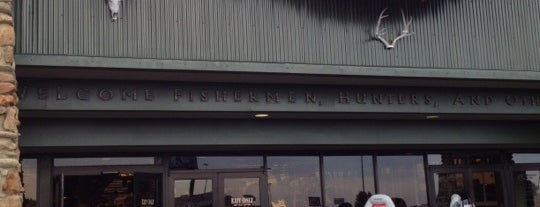 Bass Pro Shops is one of สถานที่ที่ Shawn ถูกใจ.