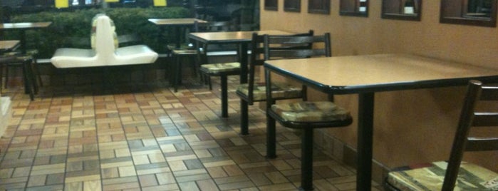 McDonald's is one of Orte, die Nate gefallen.