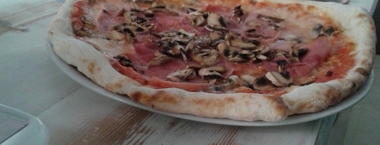 Pizza Napoli is one of Restaurantes.
