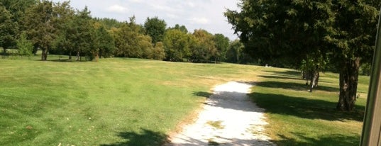 Paganica Golf Course is one of Lugares favoritos de Mike.