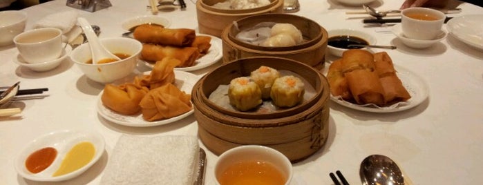 Fook Lam Moon is one of Always Gourmant... Comer em HONG KONG.