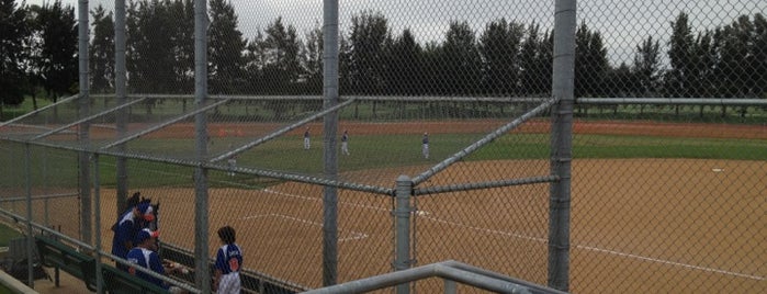 Fountain Valley Sports Complex is one of Lugares favoritos de John.