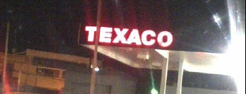 Texaco Service Station is one of Posti che sono piaciuti a Floydie.