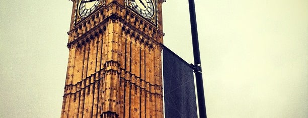 Big Ben (Torre Elisabeth) is one of London on a Budget.