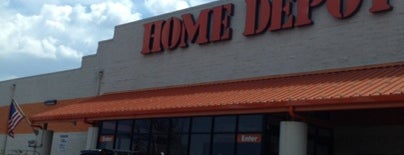 The Home Depot is one of Tempat yang Disukai Andy.