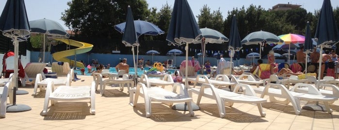 Domar Sporting Club is one of Piscine.