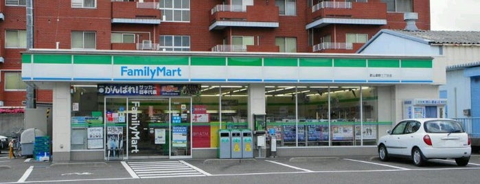 FamilyMart is one of コンビニ (Convenience Store).