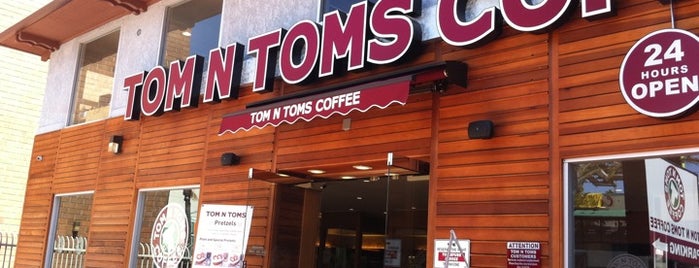 Tom N Toms Coffee is one of Lugares favoritos de Fabrizio.