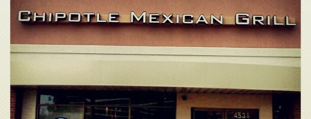 Chipotle Mexican Grill is one of สถานที่ที่ JonElle ถูกใจ.