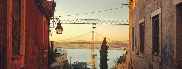Almada-Velha is one of O VALE do TEJO... O outro lado lindo de Lisboa.