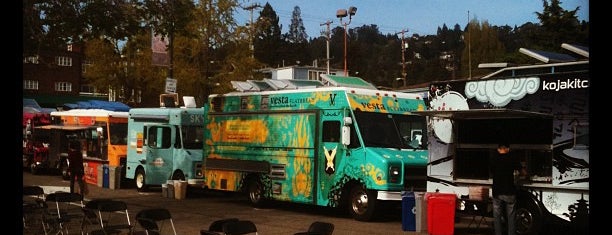 Off the Grid: North Berkeley is one of Dem Trucks.