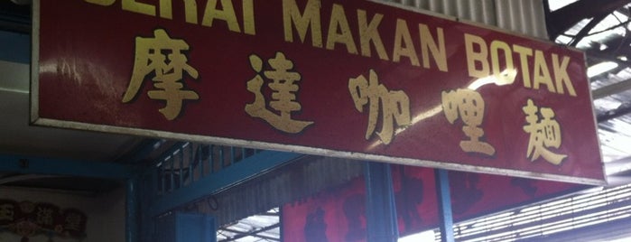 Gerai Makan Botak 摩达加里面 is one of Neu Tea's Kluang Trip.