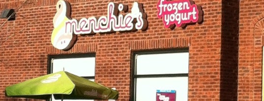 Menchie's Frozen Yogurt is one of Locais curtidos por Melodie.