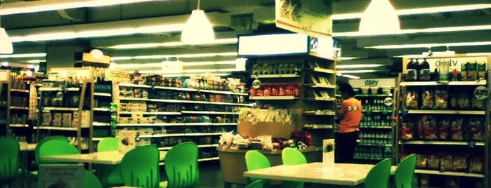 Daily Foodhall is one of สถานที่ที่ Fanina ถูกใจ.