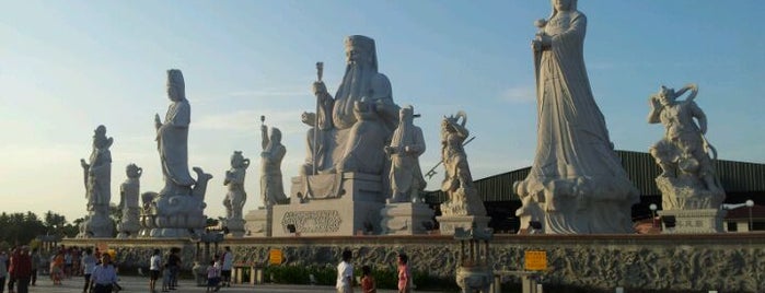 Tua Pek Kong Temple 品仙祠大伯公和观音堂 is one of Lugares favoritos de Alyssa.