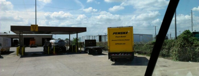 Penske Truck Rental is one of Tempat yang Disukai John.