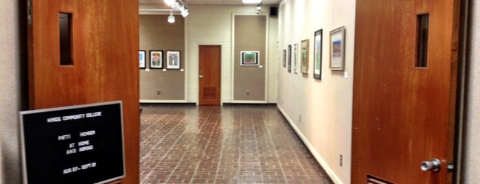 Marie Hull Gallery is one of Raymond Campus.