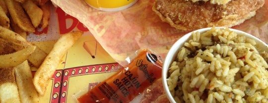 Bojangles' Famous Chicken 'n Biscuits is one of Posti che sono piaciuti a Mike.