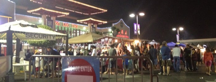 Asian Garden Night Market is one of Hollyさんのお気に入りスポット.