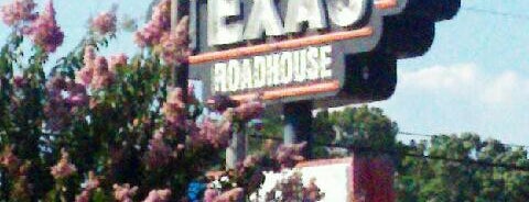 Texas Roadhouse is one of สถานที่ที่ Lizzie ถูกใจ.