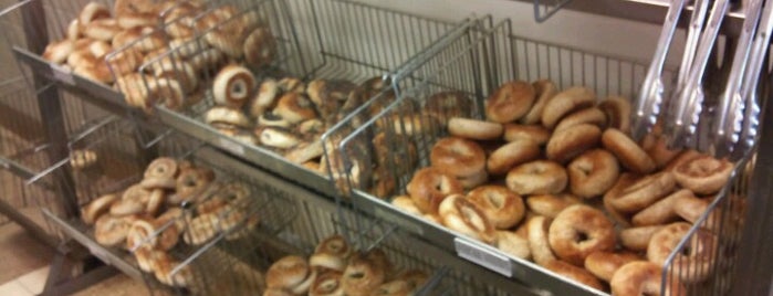 Bagel Nash is one of FoodloverYYZさんのお気に入りスポット.