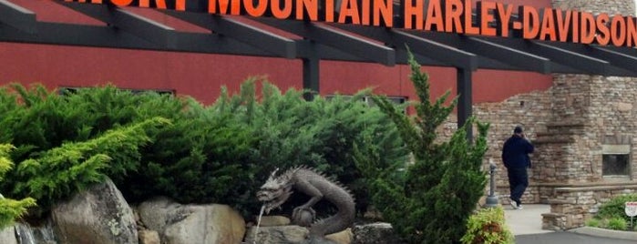 Smoky Mountain Harley-Davidson is one of สถานที่ที่ Rew ถูกใจ.