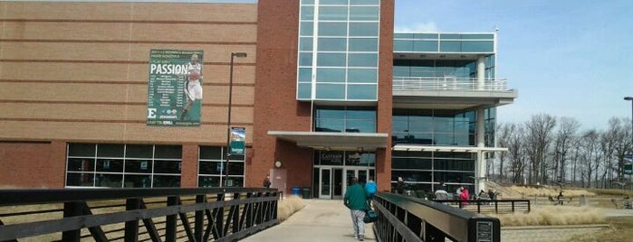 Student Center is one of Locais curtidos por Mark.