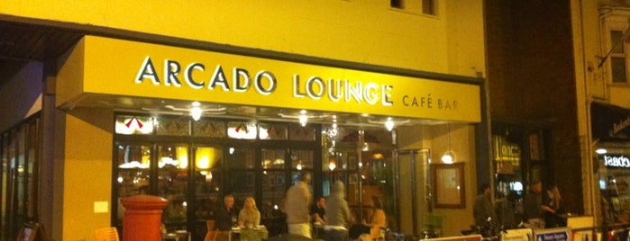 Arcado Lounge is one of Lieux qui ont plu à Azeem.