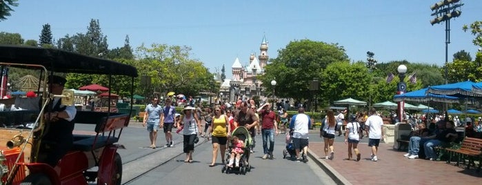 Disneyland Park is one of Virtual Trips.