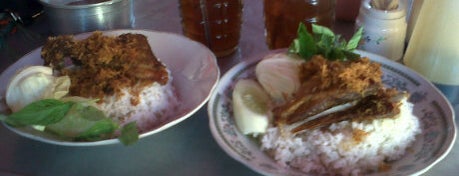 Bebek Goreng Purnama is one of Favorite Food.