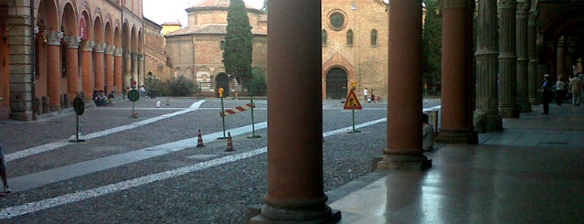 Piazza Santo Stefano is one of Visitare Bologna.