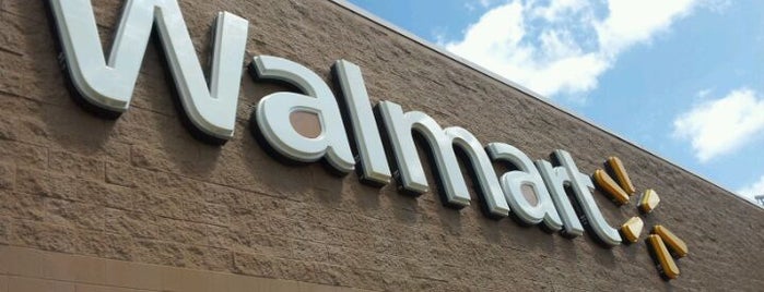 Walmart Supercenter is one of Tempat yang Disukai Becca.
