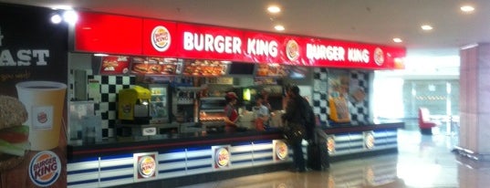 Burger King is one of สถานที่ที่ zeka karşıtı ถูกใจ.