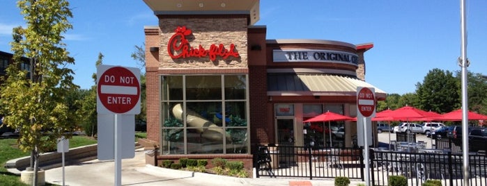 Chick-fil-A is one of Tempat yang Disukai Charron.