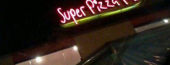 Super Pizza Pan is one of Tempat yang Disimpan Fabio.