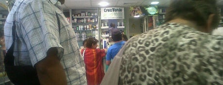 Farmacias Cruz Verde is one of สถานที่ที่ Mario ถูกใจ.