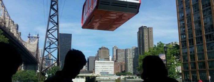 Roosevelt Island Tram (Manhattan Station) is one of HELLO NEW YORK.