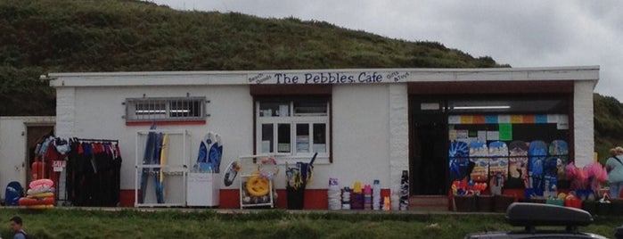 The pebbles Cafe is one of สถานที่ที่ Lewis ถูกใจ.