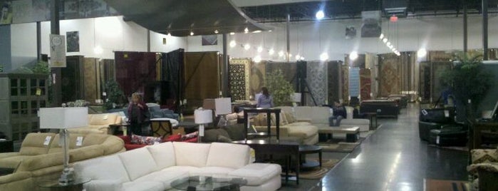 The Dump Furniture Outlet is one of Lugares favoritos de Fernando.