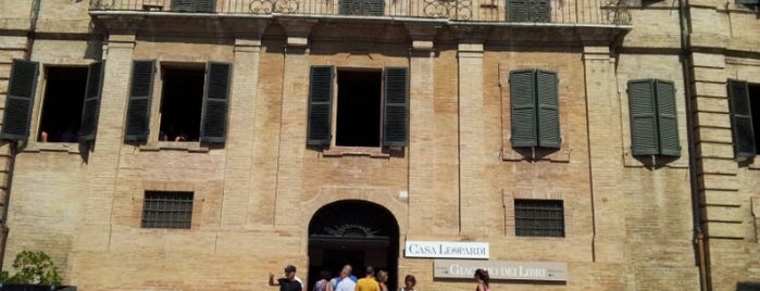 Casa Leopardi is one of Lieux qui ont plu à Dimitris.