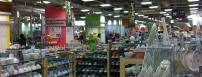 Daiso is one of Vallyri’s Liked Places.