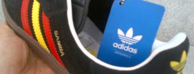 adidas is one of สถานที่ที่บันทึกไว้ของ Dmytro.