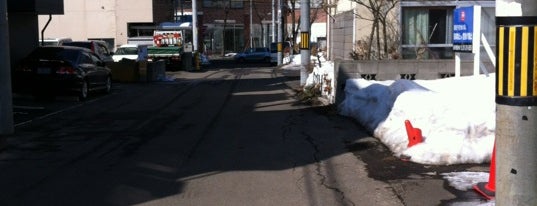 ローソン 札幌大通東五丁目店 is one of Closed Lawson 1.