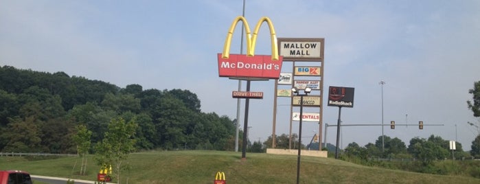 McDonald's is one of สถานที่ที่ Char ถูกใจ.
