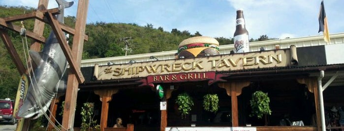 The Shipwreck Tavern is one of Tempat yang Disukai Laurel.
